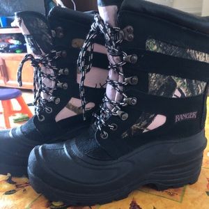 Snow boots size 8 Ranger Thermolite